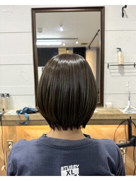 ビュー フクオカ(VIEW FUKUOKA) オリーブカラー×ショートボブ