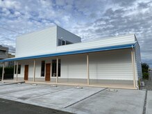 駐車場8台完備、駐車しやすい広めの駐車場