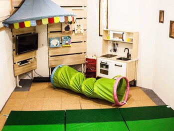 ベリーノ ヘア(bellino hair)の写真/キッズスペース完備でゆっくり過ごせる♪『丁寧』な接客で、周りを気にせず過ごせるプライベート空間