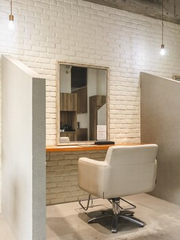 サロンオオタガワ(SALON otagawa)の写真/安心のマンツーマン接客で髪の悩みに寄り添う。1人の美容師が担当します