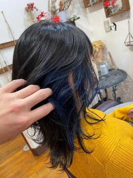 美容室 メザミー MESAMIES インナーカラー寒色カラー黒髪暗髪ニュアンスくせ毛風ミディアム