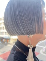 ドアー ヘア ラテ(Door hair.latte) オン眉ヘア毛先揃えるボブカットブルーカラーツヤ髪