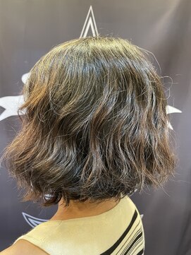 サーティエイト(38) 50代 前下がりグラデーションボブパーマ