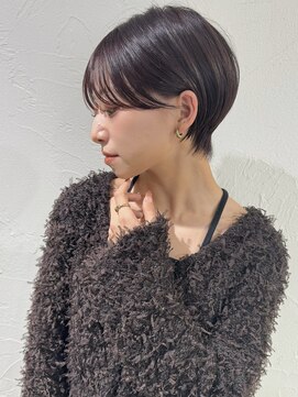 アンド ストーリーズ(&STORIES) 前髪あり耳掛け丸みくびれショートボブ20代30代40代50代（蘭）