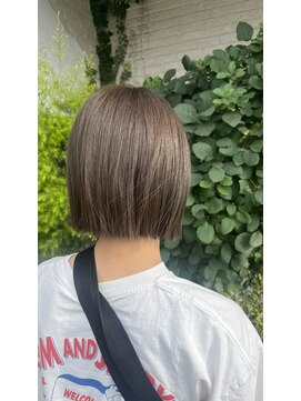 ヴィアンカ(Vianca) ミニボブ×透明感たっぷりオリーブグレージュ