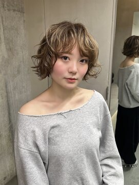 ソル ジングウマエ(SOL JINGUMAE) オリーブベージュ／ブリーチカラー／ショート／ショートボブ