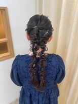 ソノ(sono)&nbsp;編み下ろし　ツインポニー　ツインアレンジ　参列ヘア