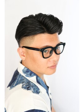 カーウォッシュバーバー(CARWASH BARBER) アップバングビジカジコンマヘアツーブロック