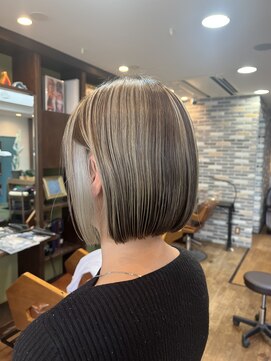 ロータスヘアーデザイン(Lotus Hair Design) 【lotus下枝】ブリーチ2回~/アンブレラカラー/柔らかベージュ