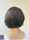 パーマ残りを活かしたニュアンスボブ