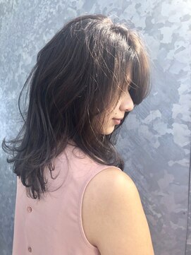 ジェリカ(Jlica) 秋にオトナのイメチェン。ふんわりレイヤーにクールベージュ。