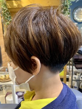 ネスタ ヘアー グラウンド(NESTA hair ground) マッシュベリーショート