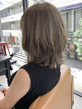 ブラウン(Brown) ベージュカラー くびれミディアム