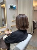 大人可愛いくびれ外ハネミディアムボブヘアブラウン艶カラー