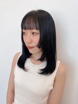 ビーヒアナウ N゜03 金沢駅西店(BE HERE NOW) レイヤーカット×ブルーブラック