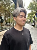 メリケンビューティーパーラー コウベ(MERICAN BEAUTY PARLOR KOBE)&nbsp;メンズカット刈り上げセンターパートホワイトカラーサーフカール