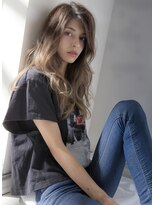 プラウド&nbsp;秋の光に似合う大人可愛いロングスタイル