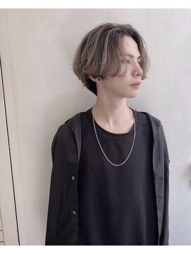 シン(syn) バレイヤージュ　センターパート　ホワイトベージュ