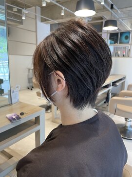 アース 東戸塚店(HAIR & MAKE EARTH) 20代30代40代大人可愛い小顔ショート　丸みレイヤー