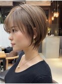 ショートヘアショートボブ白髪ぼかしハイライトカラーボブ