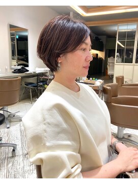 サーカス バイ ビュートリアム 青山(CIRCUS by BEAUTRIUM) ショートボブ　丸みショート　耳掛けショート　小顔　前髪長め