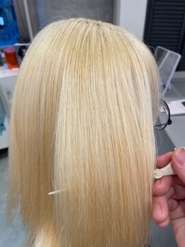 ルーブ トウキョウ(Loob. TOKYO) ハイトーンカラータッセルボブ長めボブ顔まわりレイヤーボブ30代