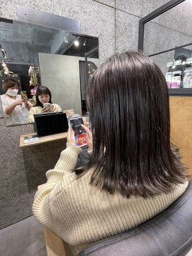 リンダ ルーナ(LINDA Luna) イルミナカラー/ミディアムヘア/切りっぱなし