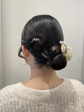 リラ(LILAC) ウェーブタイトシニヨン