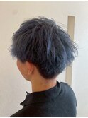 透明感×個性派カラーで一歩先行くメンズスタイル/くすみブルー