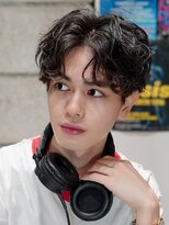 ライラ(Lyla)&nbsp;シャドウパーマで無造作センターパート