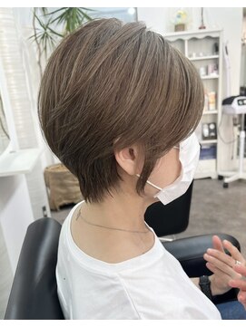 ゲイン(Gain) ショートカット白髪ぼかしダブルカラーハイライトレイヤーカット