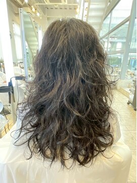 カミオ シオン(KAMIO CION) 【個性派！濡れ感ウェーブのラフミディアム】