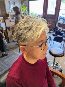 ロマンスグレーのボリュームパーマ