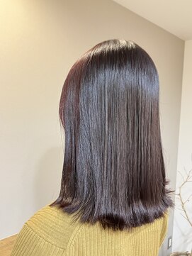 リポゾ(Riposo.) バーガンディ・切りっぱなしミディアムボブ