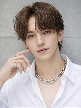 オグジュアリー 表参道(aux.) 束感黒髪ナチュラル人気流行フェザーパーマ韓国風