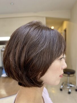 ビーワンヘアー 藤井寺 土師ノ里(B1hair) 丸みショートボブ/白髪ぼかしカラー