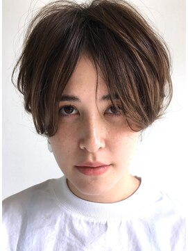 サーカス バイ ビュートリアム 青山(CIRCUS by BEAUTRIUM) ３０代　前髪長め　大人可愛い　マッシュショート