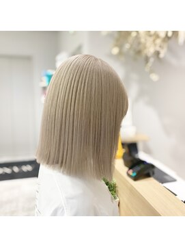 アンダーバーホワイト 京橋店(_WHITE) 切りっぱなしボブ×ミルクティーベージュ
