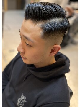 フランクスバーバーザスタンド(Frank’s barber the stand) ビジネススキンハイフェード　バーバースタイル