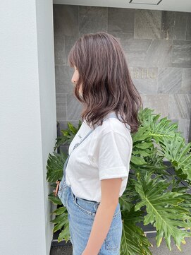 メゾン アヴァロ(Maison Avallo) シアーグレージュのウェーブミディアム