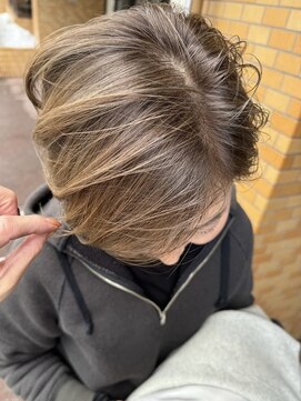 ネハス ナガオカ(nehus.nagaoka) 白髪ぼかし/イメチェン/ホワイトブロンド/外ハネボブ/美髪