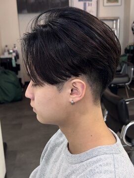 ウェイビーエフティフィフス 横浜西口(WAVEY ft.fifth) 横浜毛流れセンターパートニュアンスパーマフェザーパーマ30代◆