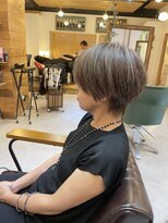 チリンバイロストシティー(Chillin by LOSTCITY)&nbsp;ショートボブ　白髪ぼかしハイライトカラー