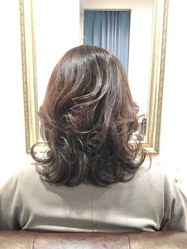 ヘアー グリーン(hair green) 40代50代60代/巻き髪/ウルフレイヤー/レイヤーカット