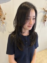 ニナル(Ninal) 暗髪でも柔らかい韓国風ロング
