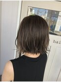 イヤリングカラー×切りっぱなしボブ