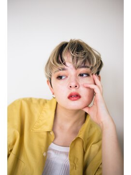 ピズム(PISM) 耳かけハンサムイメチェンショート／ハイライト＆ローライト