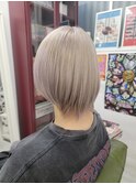ホワイトグレージュ