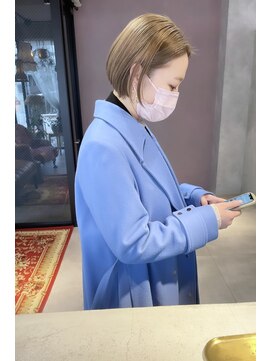 ティル(till) 【till_emi】ミルクティーグレージュなミニボブ