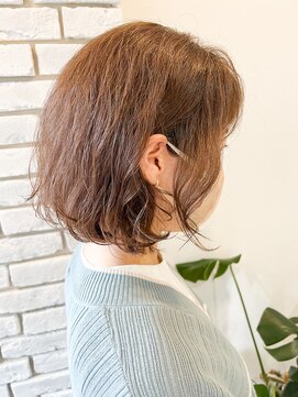 ジルチ ヘアー(Zilch hair) くせ毛を活かしたショートカット／くびれショート／白髪ぼかし